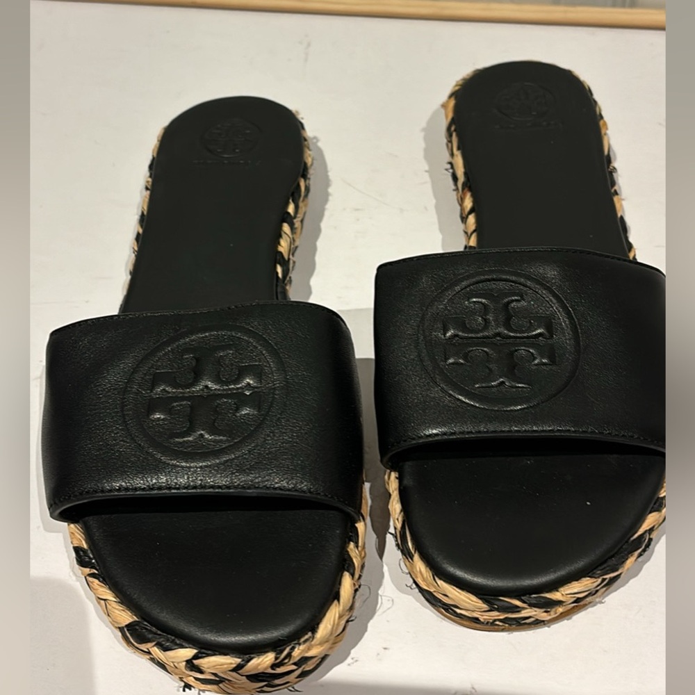 Tory Burch Open Toe Casual Flip Flop Slide Sandals.